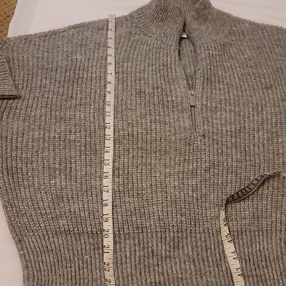 Calvin klein men's sweater size large. - Picture 5 of 7